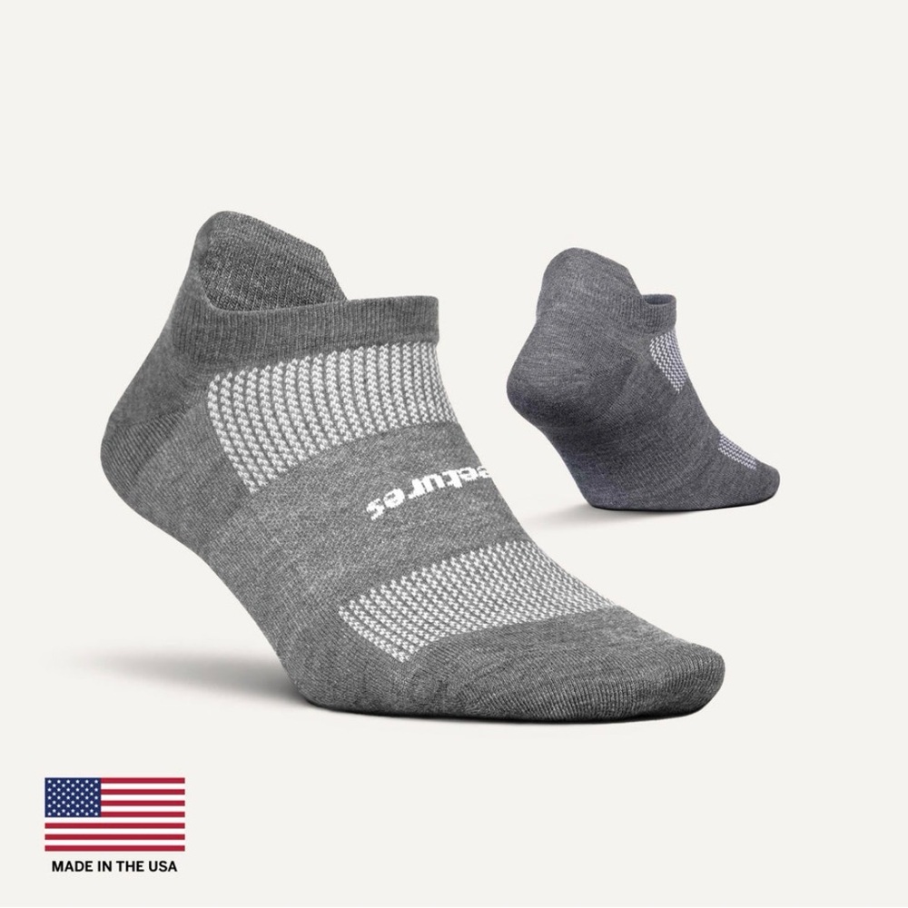 NWOT Feetures Max Cushion No Show Socks - Medium